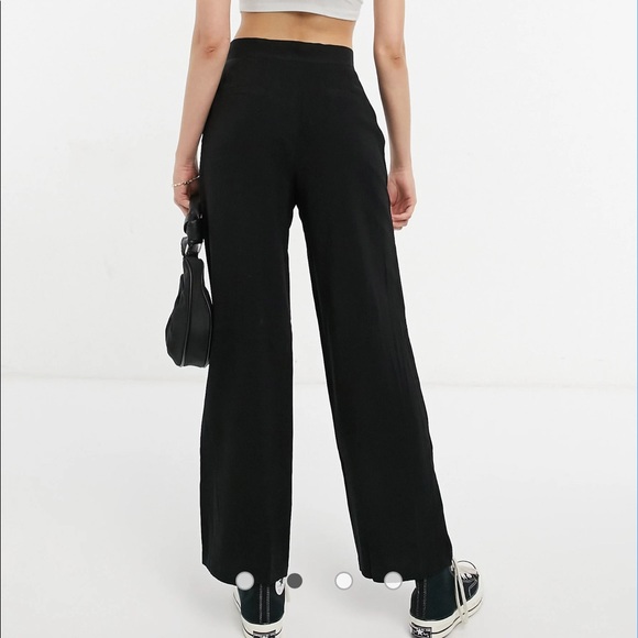 Cotton On drapey wide leg trouser pants in black - Picture 2 of 4